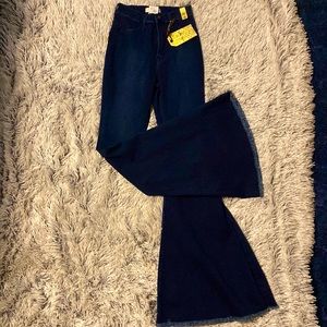 BRAND NEW Vibrant jeans.